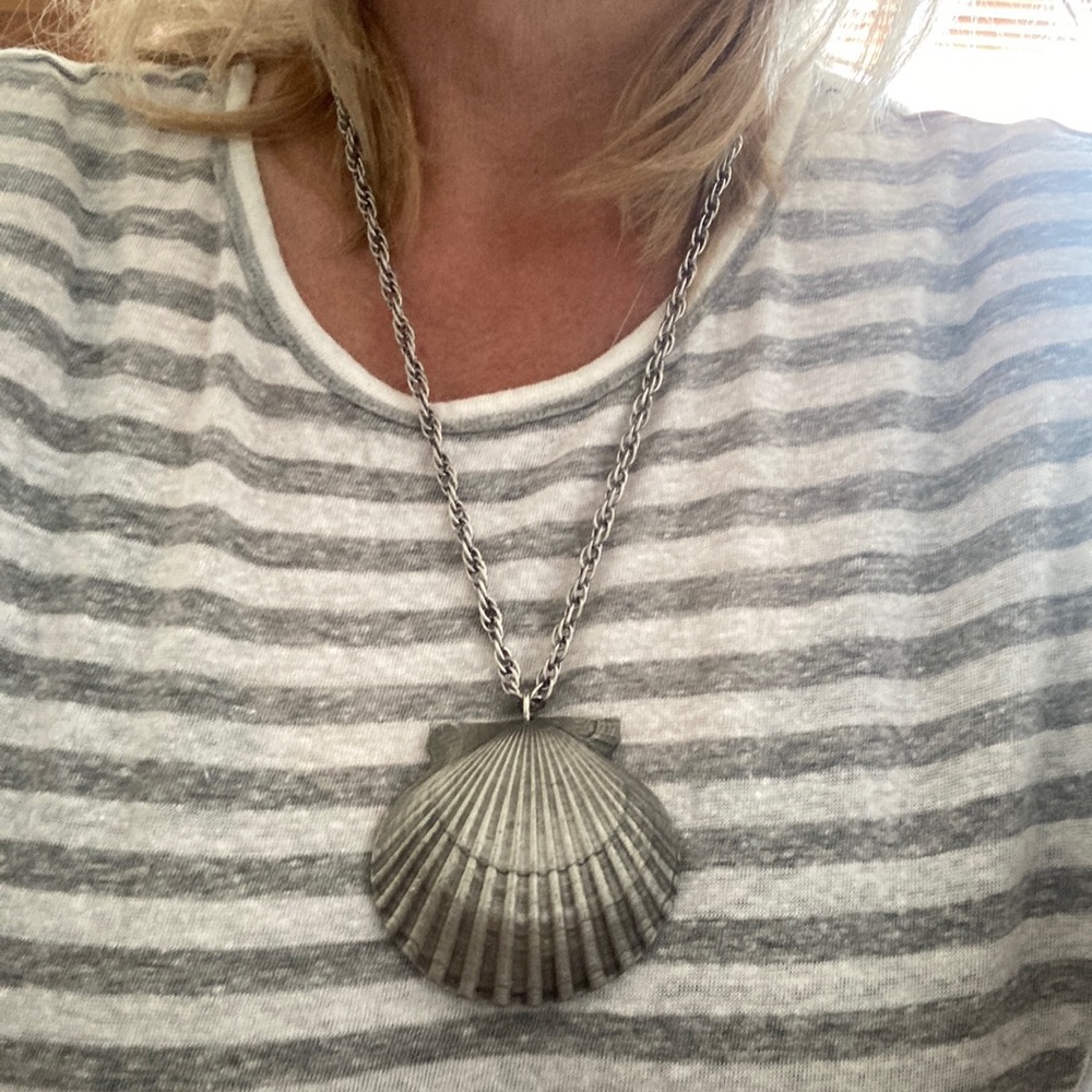 Beautiful vintage necklace. Statement piece
